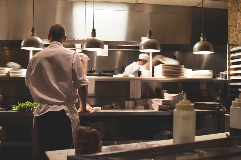 restaurant-GORBIO-min_work-restaurant-steel-busy-meal-food-1327589-pxhere.com